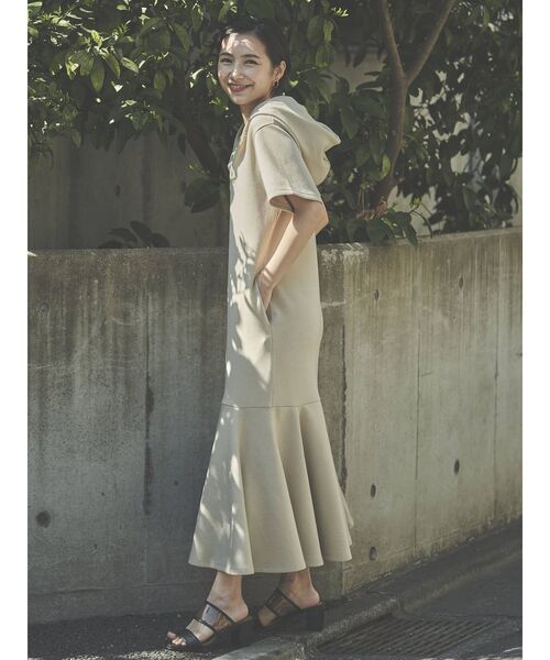 COTORICA（コトリカ）の「ショートスリーブマーメイドフードワンピース（ワンピース・レディース・ブラック/ネイビー/ベージュ・SMALL/MEDIUM）」の6枚目の写真