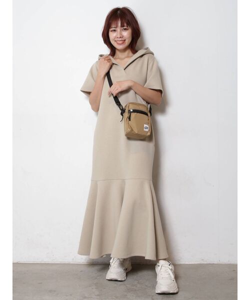 COTORICA（コトリカ）の「ショートスリーブマーメイドフードワンピース（ワンピース・レディース・ブラック/ネイビー/ベージュ・SMALL/MEDIUM）」の21枚目の写真