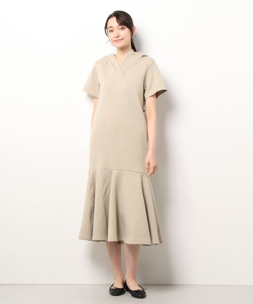 COTORICA（コトリカ）の「ショートスリーブマーメイドフードワンピース（ワンピース・レディース・ブラック/ネイビー/ベージュ・SMALL/MEDIUM）」の2枚目の写真