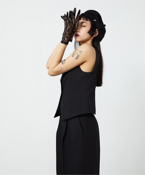 FEKETE（フェケテ）の「FEKETE TAILORED VEST (SET-UP)（ベスト・レディース・ブラック/ベージュ/グリーン・FREE）」の4枚目の写真