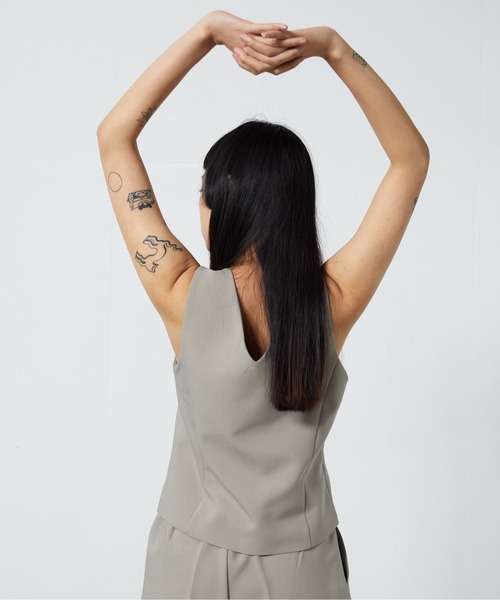 FEKETE（フェケテ）の「FEKETE TAILORED VEST (SET-UP)（ベスト・レディース・ブラック/ベージュ/グリーン・FREE）」の18枚目の写真