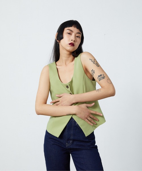 FEKETE（フェケテ）の「FEKETE TAILORED VEST (SET-UP)（ベスト・レディース・ブラック/ベージュ/グリーン・FREE）」の14枚目の写真