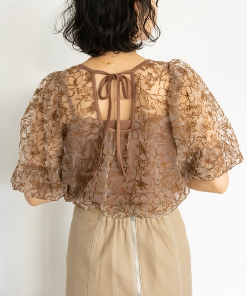 RANDA（ランダ）の「オリジナルフラワー刺繍ブラウス（シャツ/ブラウス・レディース・ピンク/ブルー/ブラウン・FREE）」の2枚目の写真