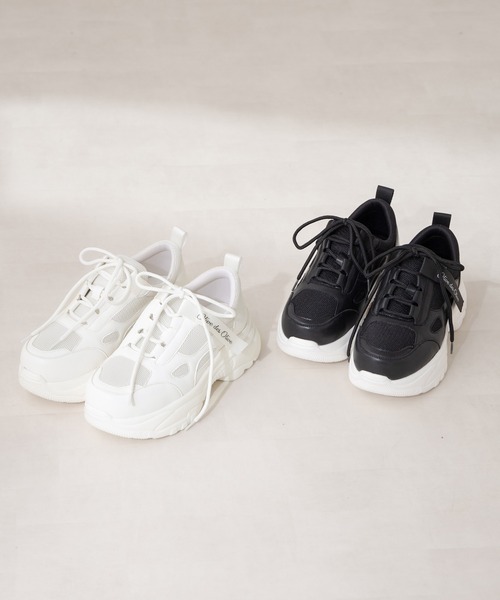 OLIVE des OLIVE（オリーブデオリーブ）の「タグ付きスニーカー（スニーカー・レディース・ホワイト/ブラック・SMALL/MEDIUM/LARGE）」の3枚目の写真