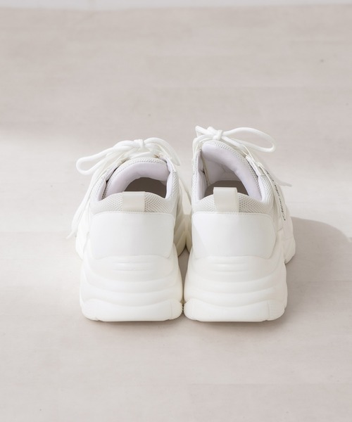 OLIVE des OLIVE（オリーブデオリーブ）の「タグ付きスニーカー（スニーカー・レディース・ホワイト/ブラック・SMALL/MEDIUM/LARGE）」の12枚目の写真