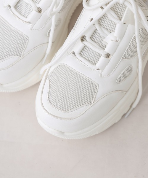 OLIVE des OLIVE（オリーブデオリーブ）の「タグ付きスニーカー（スニーカー・レディース・ホワイト/ブラック・SMALL/MEDIUM/LARGE）」の13枚目の写真