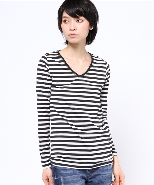 AZUL by moussy（アズールバイマウジー）の「TC天竺バックセンター切替V/N長袖PO（Tシャツ/カットソー・レディース・オフホワイト/ブルー/ブラック/ブラック系その他/ライム/ホワイト系その他・LARGE/SMALL/MEDIUM/X-SMALL）」の5枚目の写真