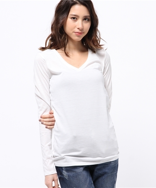 AZUL by moussy（アズールバイマウジー）の「TC天竺バックセンター切替V/N長袖PO（Tシャツ/カットソー・レディース・オフホワイト/ブルー/ブラック/ブラック系その他/ライム/ホワイト系その他・LARGE/SMALL/MEDIUM/X-SMALL）」の2枚目の写真