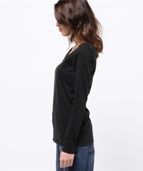 AZUL by moussy（アズールバイマウジー）の「TC天竺バックセンター切替V/N長袖PO（Tシャツ/カットソー・レディース・オフホワイト/ブルー/ブラック/ブラック系その他/ライム/ホワイト系その他・LARGE/SMALL/MEDIUM/X-SMALL）」の8枚目の写真