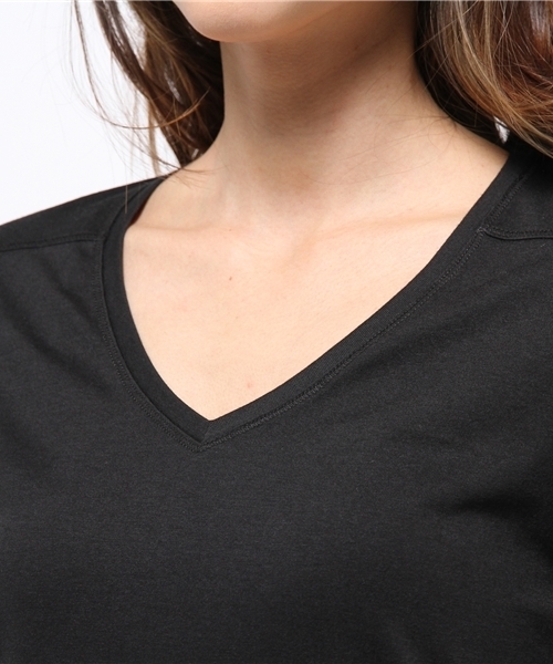 AZUL by moussy（アズールバイマウジー）の「TC天竺バックセンター切替V/N長袖PO（Tシャツ/カットソー・レディース・オフホワイト/ブルー/ブラック/ブラック系その他/ライム/ホワイト系その他・LARGE/SMALL/MEDIUM/X-SMALL）」の11枚目の写真