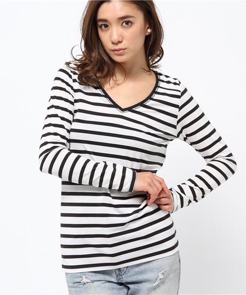 AZUL by moussy（アズールバイマウジー）の「TC天竺バックセンター切替V/N長袖PO（Tシャツ/カットソー・レディース・オフホワイト/ブルー/ブラック/ブラック系その他/ライム/ホワイト系その他・LARGE/SMALL/MEDIUM/X-SMALL）」の15枚目の写真