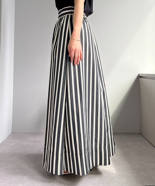 CAPRICIEUX LE'MAGE(カプリシューレマージュ)の「ストライプタックギャザースカート(スカート・レディース・ブラック/ベージュ・FREE)」の4枚目の写真