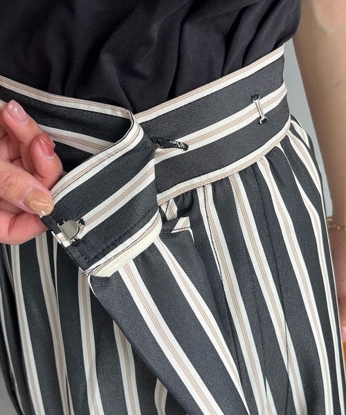 CAPRICIEUX LE'MAGE(カプリシューレマージュ)の「ストライプタックギャザースカート(スカート・レディース・ブラック/ベージュ・FREE)」の8枚目の写真