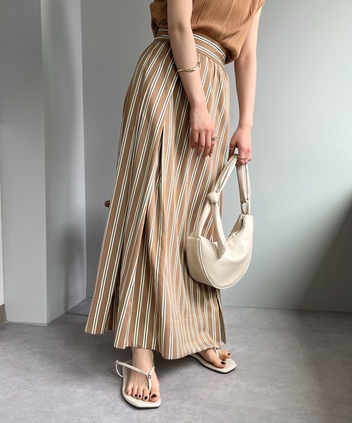 CAPRICIEUX LE'MAGE(カプリシューレマージュ)の「ストライプタックギャザースカート(スカート・レディース・ブラック/ベージュ・FREE)」の12枚目の写真