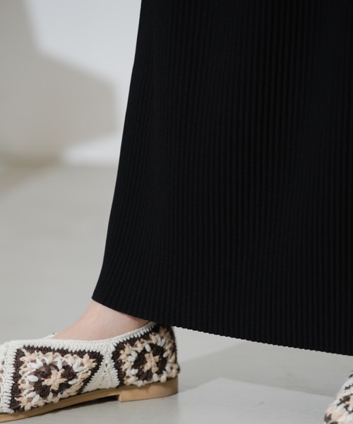 MERLOT(メルロー)の「プリーツナロースカート(スカート・レディース・ブラック/グリーン/ピンク・FREE)」の10枚目の写真