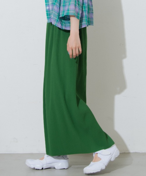 MERLOT(メルロー)の「プリーツナロースカート(スカート・レディース・ブラック/グリーン/ピンク・FREE)」の13枚目の写真
