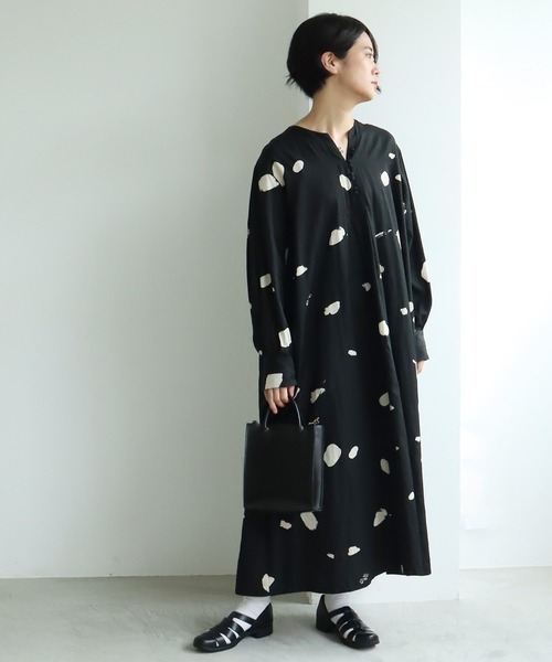 yuni（ユニ　）の「Cotton Cupra ルナファ paint dot skipper ワンピース（ワンピース・レディース・ブラック/グリーン・FREE）」の2枚目の写真