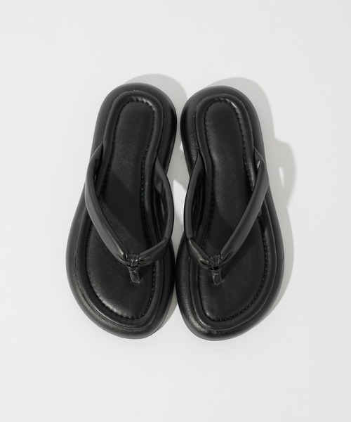 FEKETE（フェケテ）の「VEGAN LEATHER ZORI SANDALS / フェイクレザー