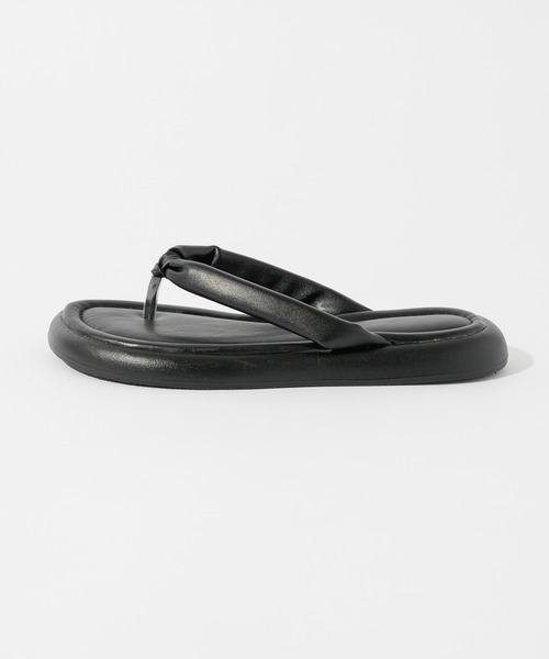 FEKETE（フェケテ）の「VEGAN LEATHER ZORI SANDALS / フェイクレザー