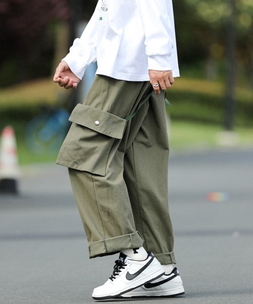 neos（ネオス）の「【neos -addictive design-】ルーズシルエット ビッグカーゴポケット バッグ付き ワイド パンツ（カーゴパンツ・メンズ・ブラック/ベージュ/カーキ・MEDIUM/LARGE/X-LARGE）」の12枚目の写真