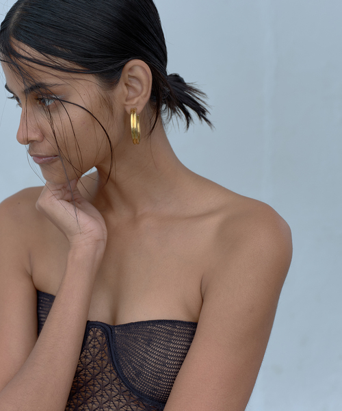 Deuxieme Classe（ドゥーズィエムクラス）の「【AGMES/アグメス】 LARGE DOUBLE RIDGE HOOPS ピアス（両耳）（ピアス（両耳用）・レディース・ゴールド・FREE）」の3枚目の写真