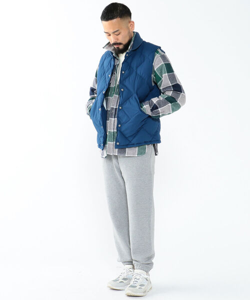 REMI RELIEF(レミレリーフ)の「REMI RELIEF × BEAMS PLUS / 別注 Down Vest(ベスト・メンズ・ブルー/オレンジ・SMALL/MEDIUM/LARGE/X-LARGE)」の4枚目の写真