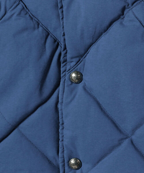 REMI RELIEF(レミレリーフ)の「REMI RELIEF × BEAMS PLUS / 別注 Down Vest(ベスト・メンズ・ブルー/オレンジ・SMALL/MEDIUM/LARGE/X-LARGE)」の13枚目の写真