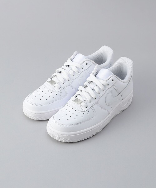 NIKE（ナイキ）の「NIKE/ナイキ WOMENS AIR FORCE 1 07/ウィメンズエアフォース1 07（スニーカー・レディース・ホワイト・23.0cm/22.5cm/25.0cm/23.5cm/24.5cm/24.0cm）」の2枚目の写真