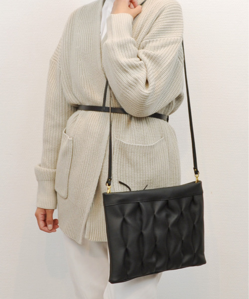 perche（ペルケ）の「ペルケ perche / 牛革タックボンディング調クラッチショルダー（クラッチバッグ・レディース・パープル/ブラック/シルバー・FREE）」の2枚目の写真