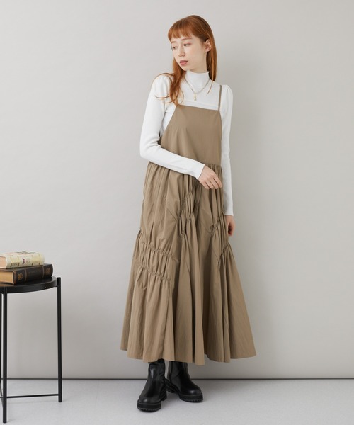 CLOCHE（クロシェ）の「cloche ナイロンギャザーキャミワンピ（ジャンパースカート・レディース・ブラック/ベージュ・FREE）」の10枚目の写真