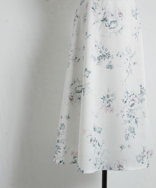 tocco closet(トッコ クローゼット)の「グログランテープラインフラワープリントフレアスカート(スカート・レディース・ピンク/ホワイト・M)」の8枚目の写真