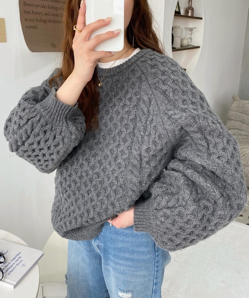 moment+(モーメントプラス)の「クルーネックケーブル編みオーバーサイズニットプルオーバー(ニット/セーター・レディース・アイボリー/チャコールグレー/グレイッシュベージュ・M/L)」の3枚目の写真