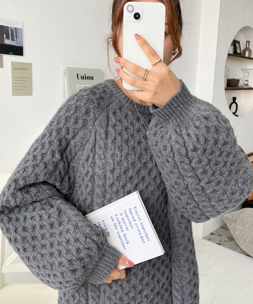 moment+(モーメントプラス)の「クルーネックケーブル編みオーバーサイズニットプルオーバー(ニット/セーター・レディース・アイボリー/チャコールグレー/グレイッシュベージュ・M/L)」の18枚目の写真