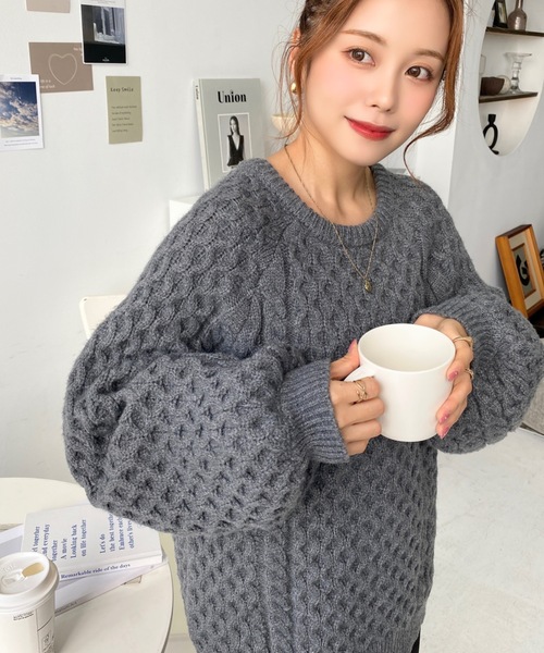 moment+(モーメントプラス)の「クルーネックケーブル編みオーバーサイズニットプルオーバー(ニット/セーター・レディース・アイボリー/チャコールグレー/グレイッシュベージュ・M/L)」の16枚目の写真