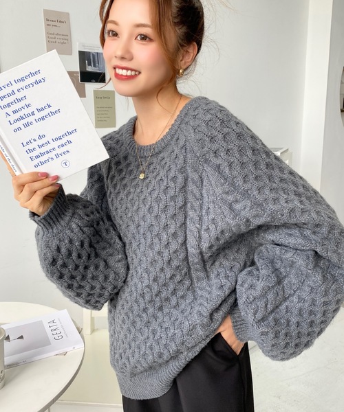 moment+(モーメントプラス)の「クルーネックケーブル編みオーバーサイズニットプルオーバー(ニット/セーター・レディース・アイボリー/チャコールグレー/グレイッシュベージュ・M/L)」の19枚目の写真