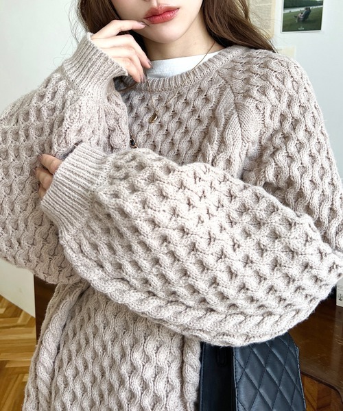 moment+(モーメントプラス)の「クルーネックケーブル編みオーバーサイズニットプルオーバー(ニット/セーター・レディース・アイボリー/チャコールグレー/グレイッシュベージュ・M/L)」の22枚目の写真