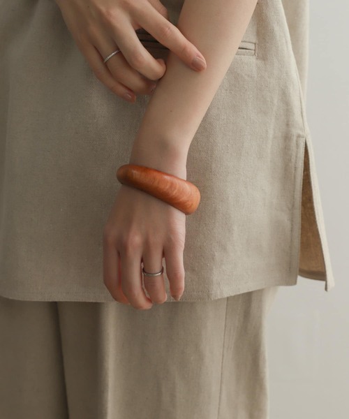 URBAN RESEARCH DOORS（アーバンリサーチドアーズ）の「ウッドバングル（ブレスレット・レディース・ダークブラウン/ブラウン・-）」の2枚目の写真