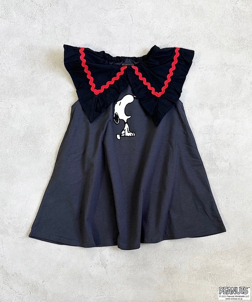 BIG FIELD（ビッグフィールド）の「【PEANUTS】スヌーピー フリルカラーワンピース(90～150cm)（ワンピース・キッズ・ピンク/チャコール・120/150/140/130/90/100/110）」の2枚目の写真