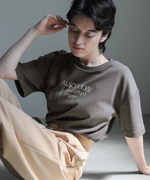 select MOCA(セレクトモカ)の「ロゴプリントストレッチTシャツ(Tシャツ/カットソー・レディース・スミクロ/ホワイト・FREE)」の5枚目の写真