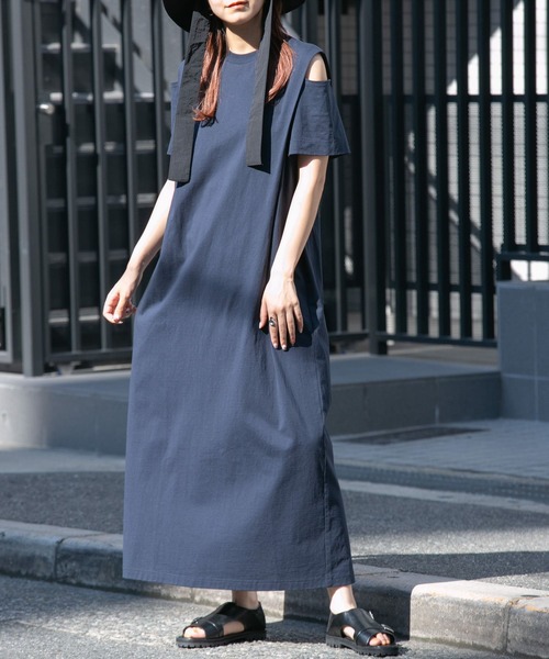 KBF（ケイビーエフ）の「オープンショルダータックワンピース（ワンピース・レディース・アイボリー/ブラック/ネイビー・ONE）」の3枚目の写真