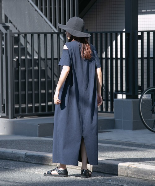 KBF（ケイビーエフ）の「オープンショルダータックワンピース（ワンピース・レディース・アイボリー/ブラック/ネイビー・ONE）」の8枚目の写真