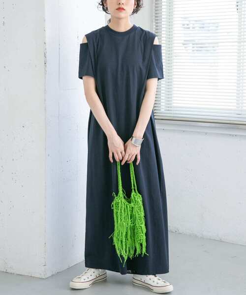 KBF（ケイビーエフ）の「オープンショルダータックワンピース（ワンピース・レディース・アイボリー/ブラック/ネイビー・ONE）」の14枚目の写真