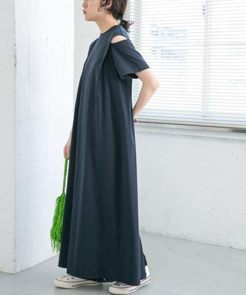 KBF（ケイビーエフ）の「オープンショルダータックワンピース（ワンピース・レディース・アイボリー/ブラック/ネイビー・ONE）」の17枚目の写真