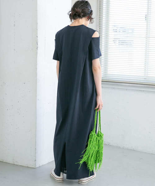 KBF（ケイビーエフ）の「オープンショルダータックワンピース（ワンピース・レディース・アイボリー/ブラック/ネイビー・ONE）」の19枚目の写真