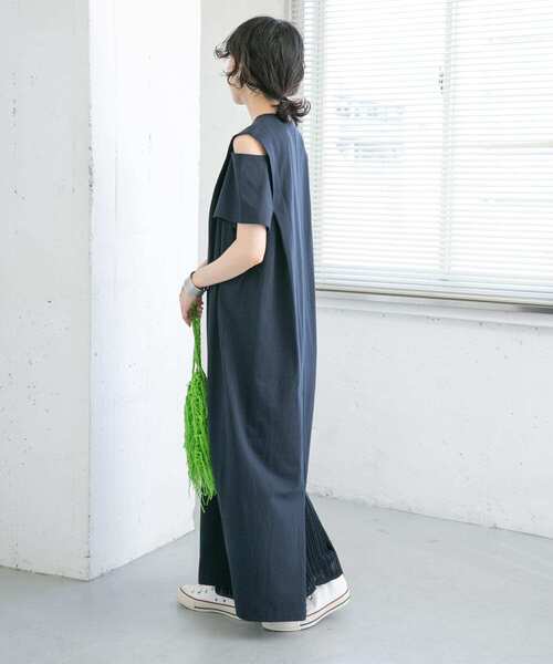 KBF（ケイビーエフ）の「オープンショルダータックワンピース（ワンピース・レディース・アイボリー/ブラック/ネイビー・ONE）」の21枚目の写真