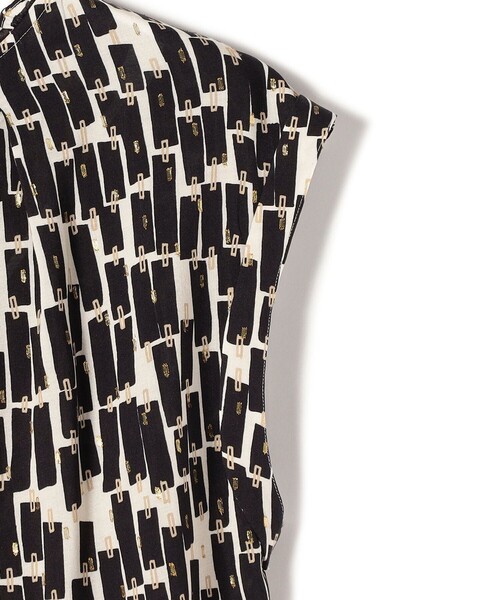 SHIPS（シップス）の「〈手洗い可能〉DEVEAUX 前後 2WAY プリント ブラウス◆（シャツ/ブラウス・レディース・オフホワイト/ブルー・ONE SIZE）」の9枚目の写真