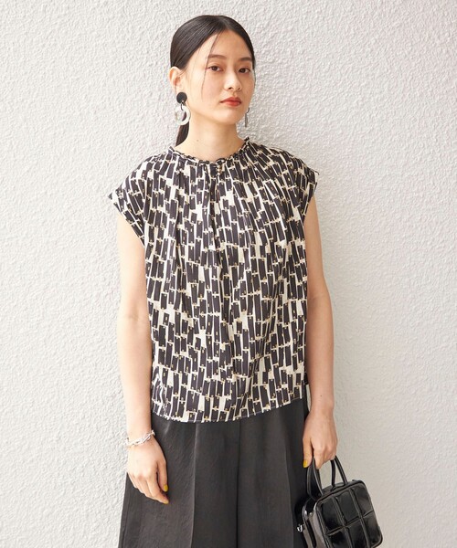 SHIPS（シップス）の「〈手洗い可能〉DEVEAUX 前後 2WAY プリント ブラウス◆（シャツ/ブラウス・レディース・オフホワイト/ブルー・ONE SIZE）」の16枚目の写真