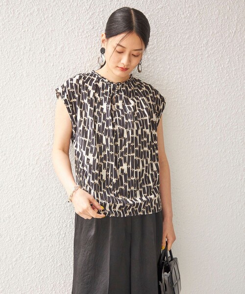 SHIPS（シップス）の「〈手洗い可能〉DEVEAUX 前後 2WAY プリント ブラウス◆（シャツ/ブラウス・レディース・オフホワイト/ブルー・ONE SIZE）」の13枚目の写真