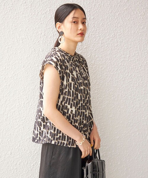 SHIPS（シップス）の「〈手洗い可能〉DEVEAUX 前後 2WAY プリント ブラウス◆（シャツ/ブラウス・レディース・オフホワイト/ブルー・ONE SIZE）」の10枚目の写真