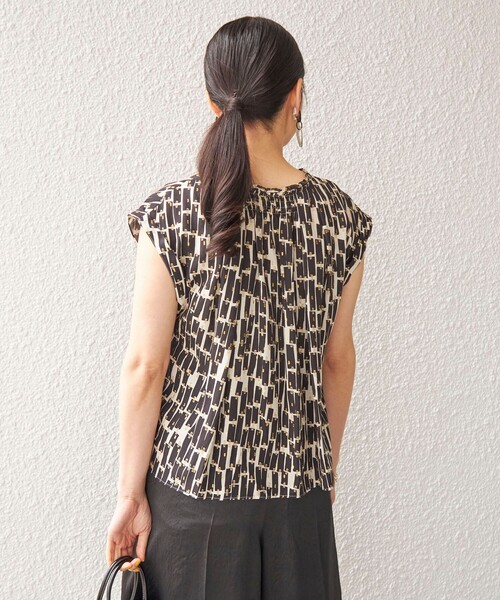 SHIPS（シップス）の「〈手洗い可能〉DEVEAUX 前後 2WAY プリント ブラウス◆（シャツ/ブラウス・レディース・オフホワイト/ブルー・ONE SIZE）」の7枚目の写真